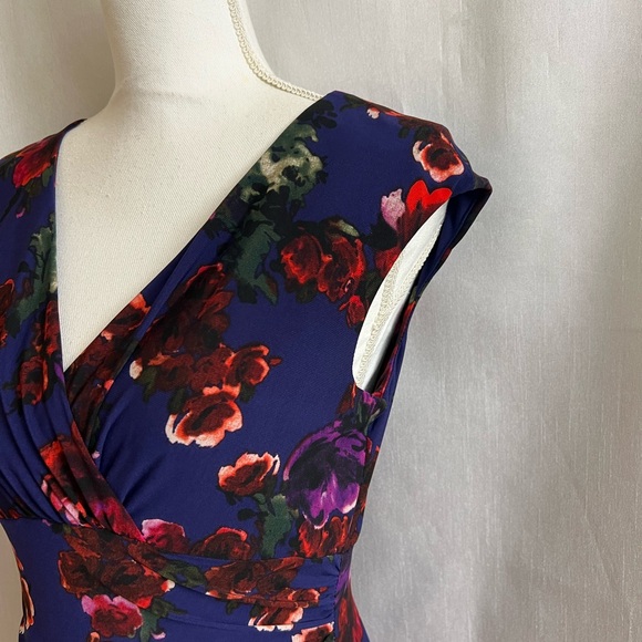 Stretchy, beautiful, multiple colored dress - Picture 5 of 9